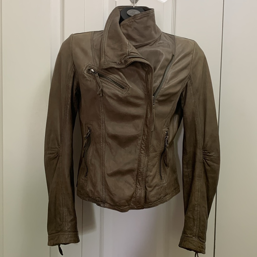 Danier MOTO Butter-Soft Chocolate Brown Leather Jacket Zip Pocket Elbow Ruche